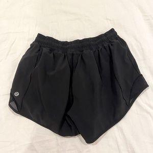 LULULEMON black hotty hot shorts 4”